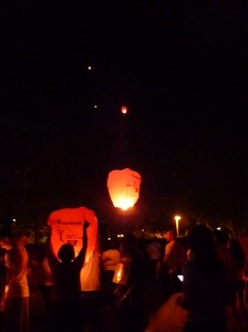 Each group elevate an air balloon . They symbolized the memories of all the participants and supporters at Relay For Life.